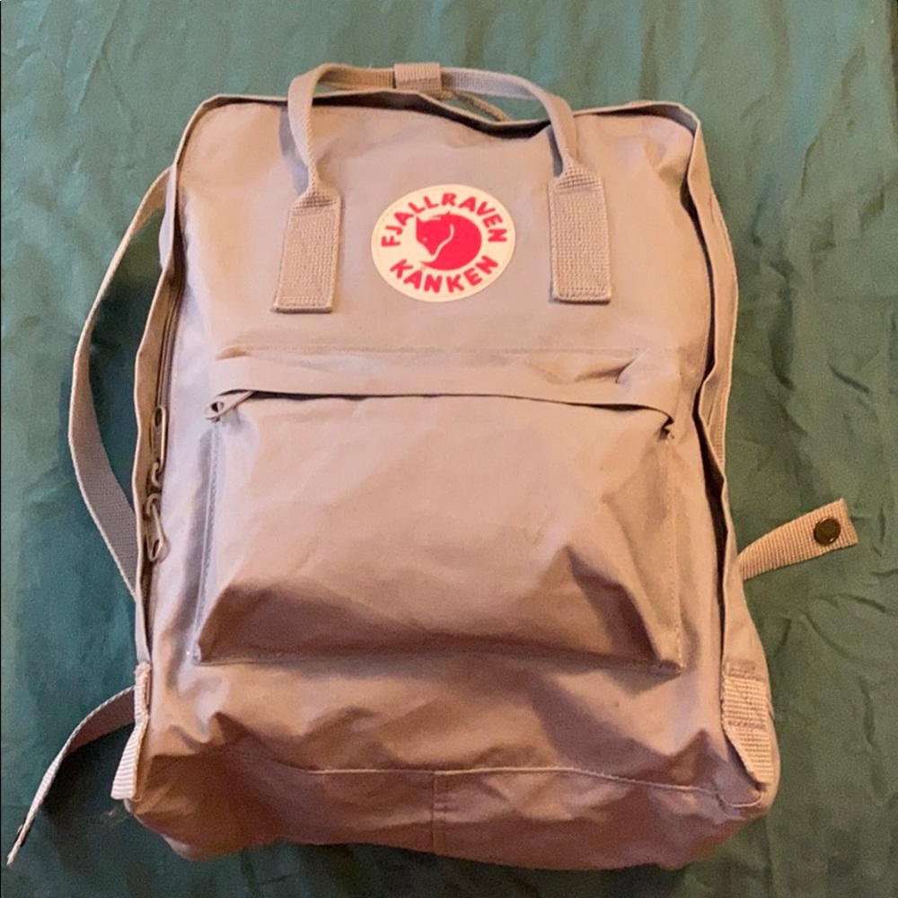 Grey fjallraven kanken backpack